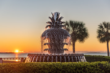 Fototapeta premium Fountain at Sunrise