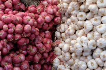 Agricultural produce, onions and garlic, spices, and Thai herbs are seasonal, sold in the Thai agricultural market. Onions and garlic are commonly used as ingredients and condiments.