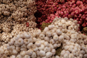 Agricultural produce, onions and garlic, spices, and Thai herbs are seasonal, sold in the Thai agricultural market. Onions and garlic are commonly used as ingredients and condiments.