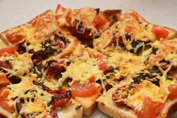 Baked croutons with melted cheese, tomatoes and seaweed
