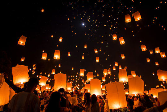 Lanna Dhutanka, Chiang Mai, Thailand - November 11, 2019: People floating lanterns to the sky in Loy Krathong Festival or known as Yi Peng Lantern Festival.