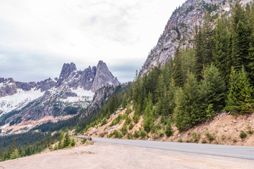 Naklejka premium Rocky Mountains. Mountain Road in Cascades National Park, Washington, USA.