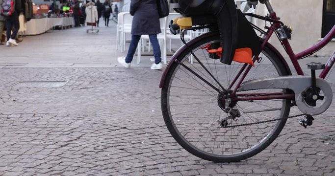 Persone irriconoscibili pendolarismo in citt&agrave; 