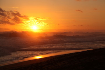 couché de soleil grosse vague plage La Réunion