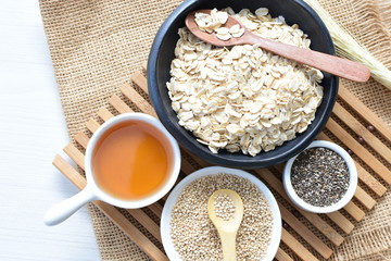 Natural oatmeal, accompanied by seeds and honey
