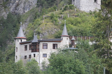 Fototapeta na wymiar fortress in the mountains