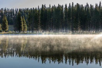 Obraz premium View on the Lake Yellowstone in the morning fog