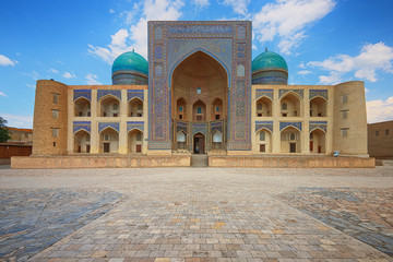 Fototapeta na wymiar historisches Bukhara in Usbekistan mit der Mir-Arab-Madrasa