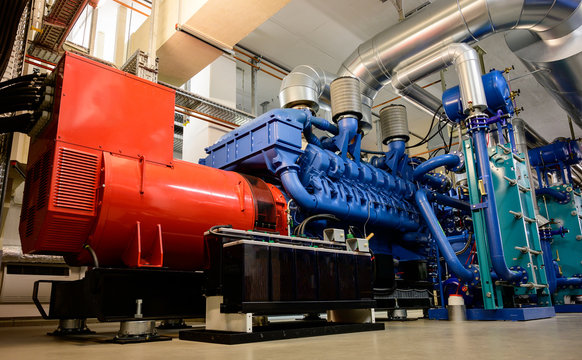 Gro&szlig;es Notstrom Dieselaggregat f&uuml;r ein Rechenzentrum