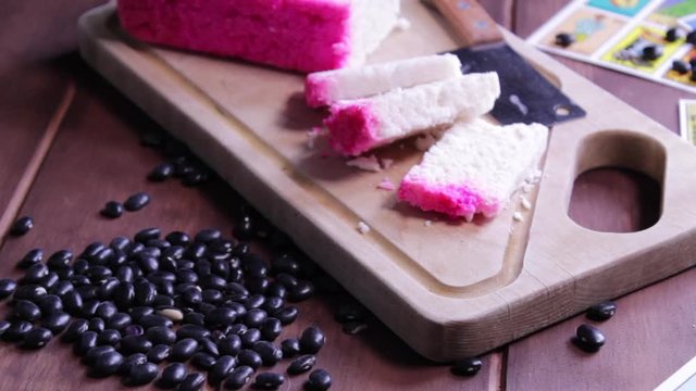 Alcanfor Alfajor Turr&oacute;n de Coco Dulce tradicional Mejicano delicioso en tabla de madera