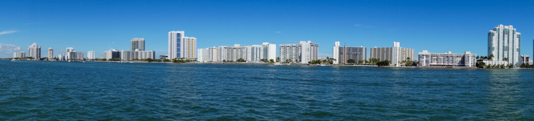 Fototapeta premium skyline miami, usa, florida, white skyscraper