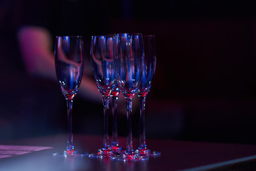 a neon two champagne glasses 