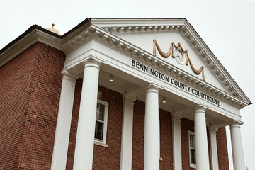Fototapeta premium Exterior of Bennington County Courthouse in the New England town of Bennington, Vermont