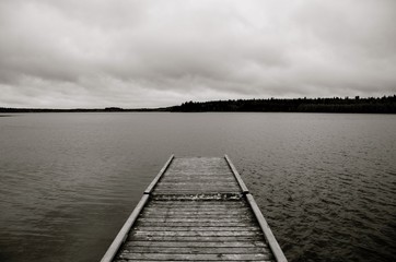 Naklejka premium old wooden pier on the lake in black and white - Laurie lake - duck mountain provincial park - Manitoba