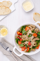 Brown pasta with vegetables