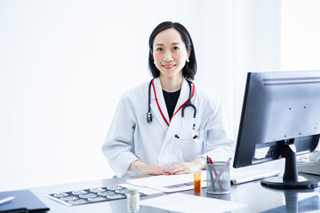 女性医師のポートレート