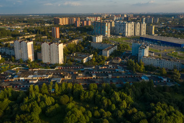Obraz premium LOBNYA, MOSCOW REGION - AUGUST 31, 2019: Aerial view of the residential buildings of the city of Lobnya. Late bright summer evening