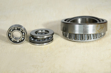 Arrangement with a ball bearing, a thrust bearing, and a tapered roller bearing.