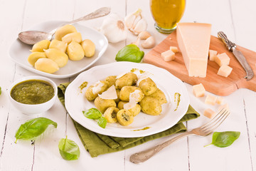 Potato gnocchi stuffed with pesto sauce.