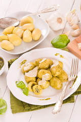 Potato gnocchi stuffed with pesto sauce.