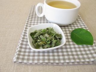 Quince leaf tea, tea with dried quince leaves