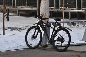 Fototapeta na wymiar bike in the Parking lot on a winter morning
