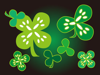 ハッピーを引き寄せるクローバー黒バック