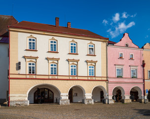 Obraz premium Scenic view of renaissance tenement houses on market square of old town in Nove Mesto nad Metuji, Czech Republic