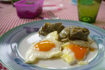 fried eggs with artichokes