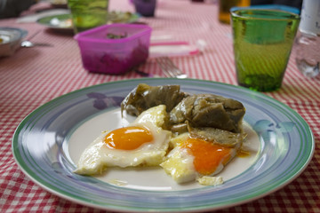 fried eggs with artichokes