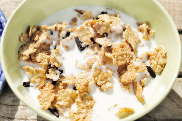 corn flakes breakfast with yogurt and milk