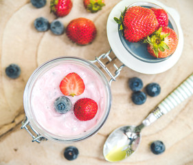Yogurt with lueberries and strawberries