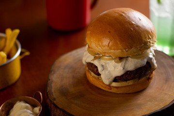 Sanduiche queijo derretido