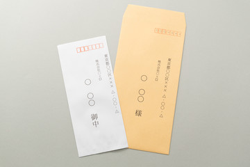 宛名が御中と様の封筒