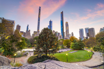 Beautiful foliage colors of New York Central Park at sunset - obrazy, fototapety, plakaty