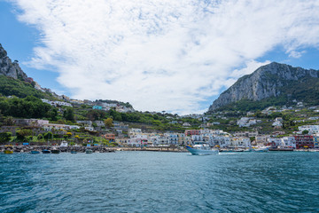 Fototapeta premium Capri is an island located in the Tyrrhenian Sea off the Sorrento Peninsula, on the south side of the Gulf of Naples in the Campania region of Italy.