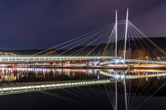Most dla pieszych na rzece Drammenselva w Drammen