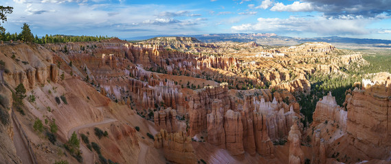 hiking the rim trail in bryce canyon national park, utah, usa