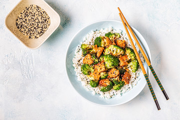 Fried tempeh with rice and broccoli.