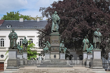 Obraz premium Martin Luther Monument in Worms, Germany. The monument was unveiled in 1868. The german text on the pedestal reads: Here I stand, I cannot do otherwise. God help me! Amen!