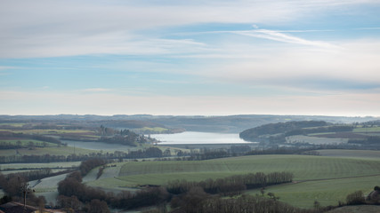 Fototapeta na wymiar Vue sur le lac de la Liez depuis Langres