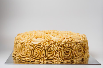 Cake with peanut butter frosting