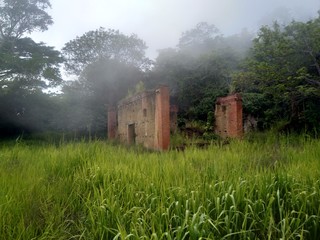 Fototapeta na wymiar Ruin of La Venta Inn on Avila Mountain in Venezuela