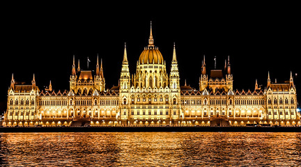 Fototapeta premium Budapest Parliament in Hungary at night. View form the Danube river.