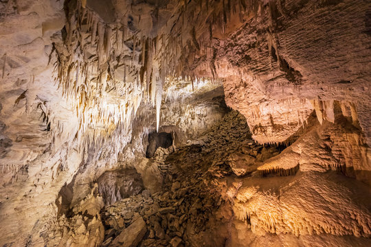 New Zealand, Oceania, North Island, Waitomo Caves, Ruakuri Cave, Stalactites and limestone formations in cave