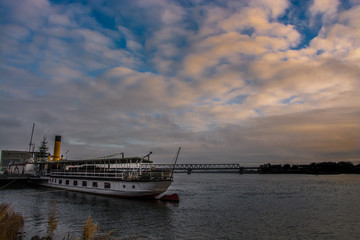 Fototapeta premium Boot in der Elbe 