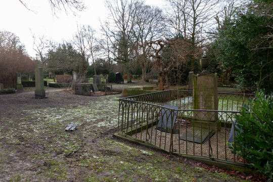 Tumbas en cementerio Assistens