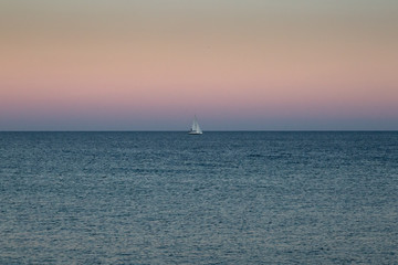 Obraz premium Boat in Barcelona Sea