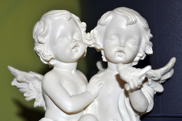 Two small angels praying