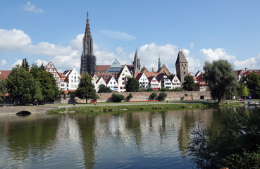 Donau in Ulm mit Münster und Metzgerturm